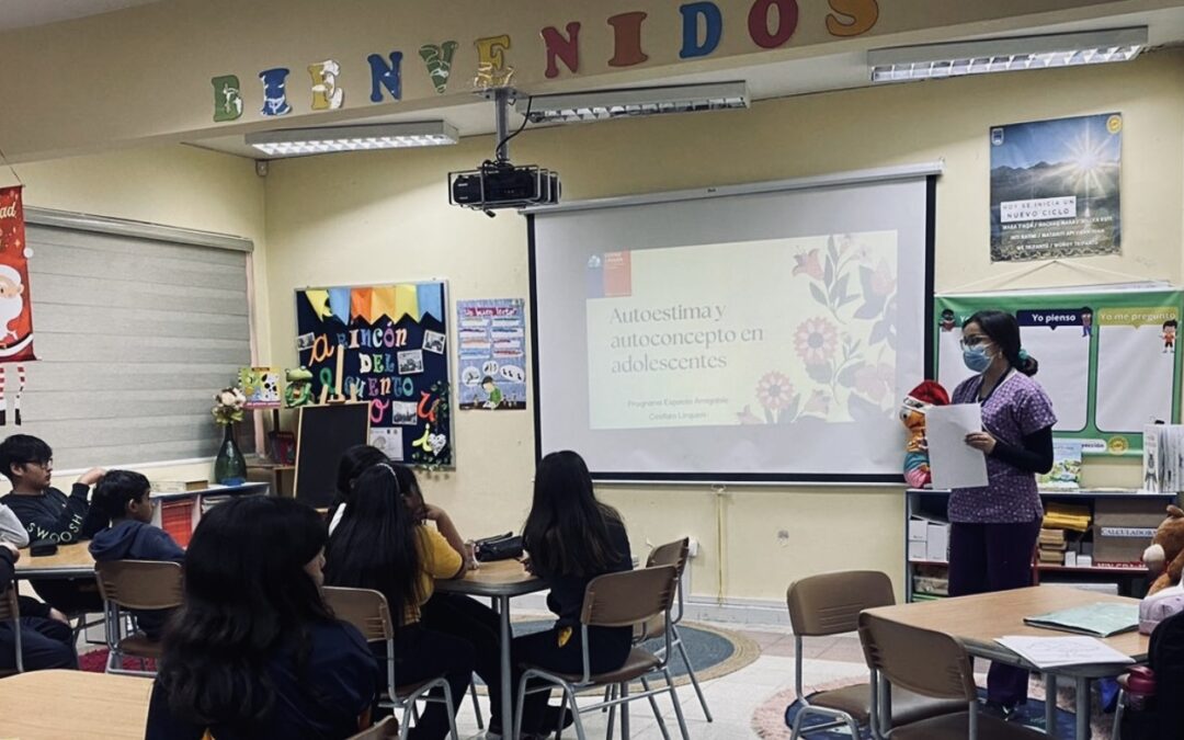 “Impulsando el Bienestar Emocional de los Jóvenes: Exitoso Taller de Autoestima en la Escuela Almirante Patricio Lynch de Lirquén”