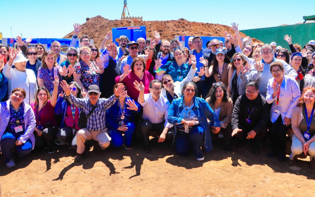 Inician las obras de reposición del CESFAM Los Cerros con la colocación de su primera piedra